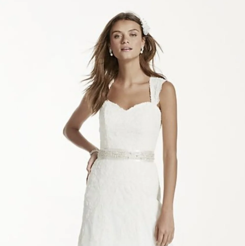 David's Bridal Cap Sleeve Lace Wedding Dress With Keyhole Back - Picture 1 of 6